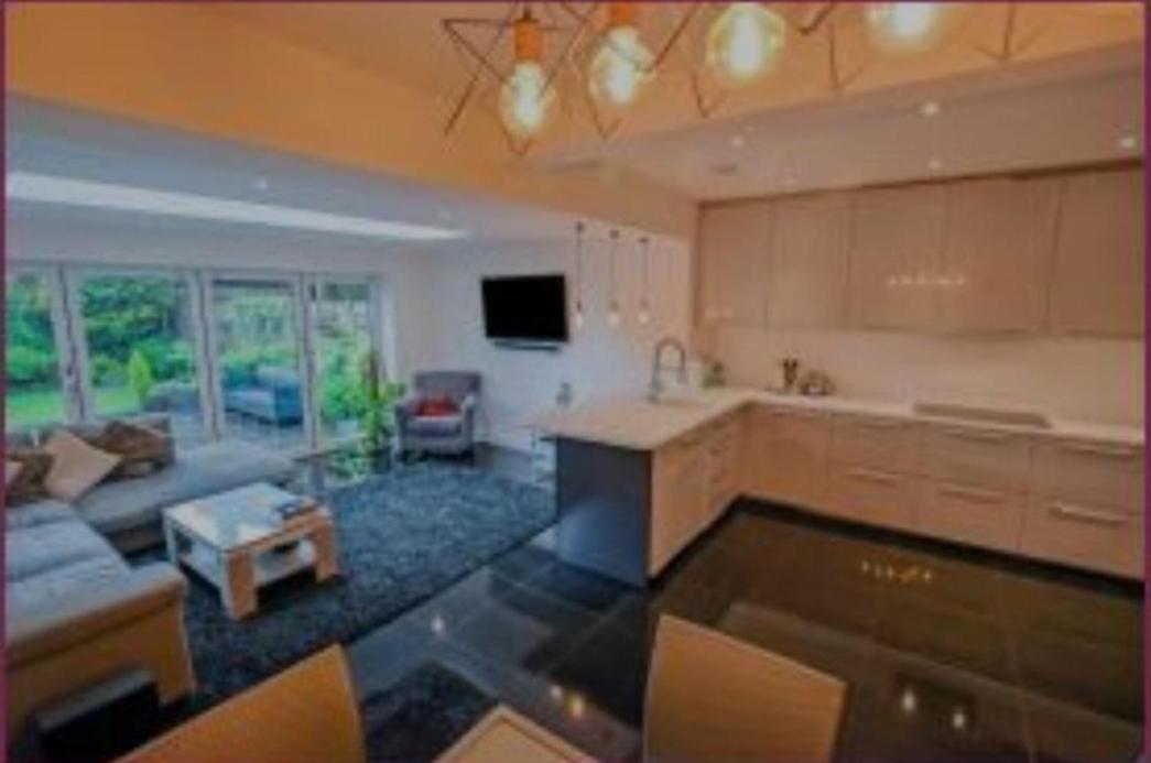 Ash Lawns Appartement Bolton Buitenkant foto